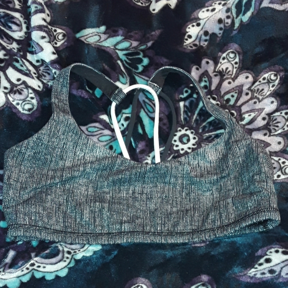 lululemon sports bra.